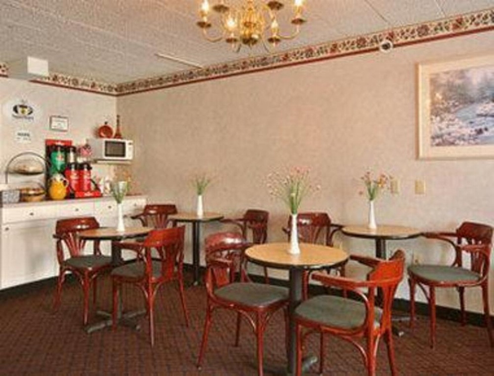 Super 8 by Wyndham Batavia Darien Lake Theme Park