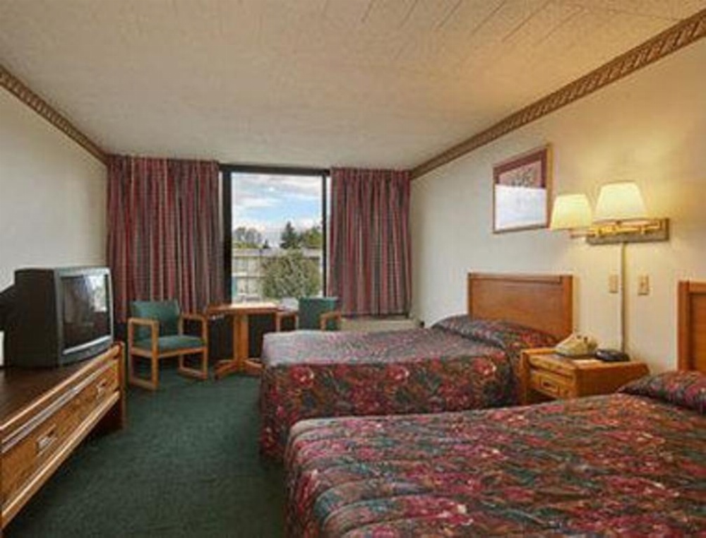 Super 8 by Wyndham Batavia Darien Lake Theme Park