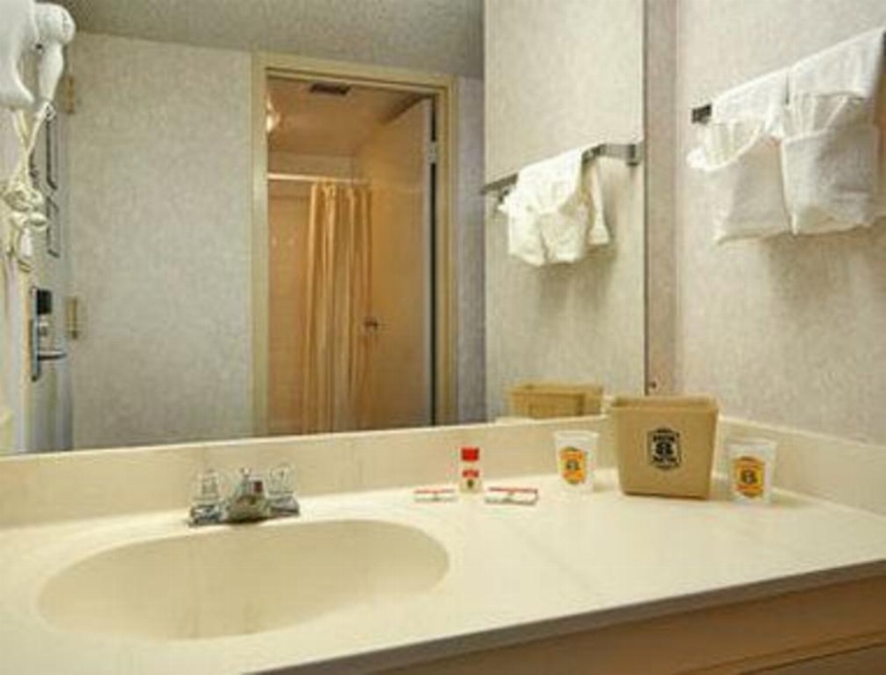 Super 8 by Wyndham Batavia Darien Lake Theme Park